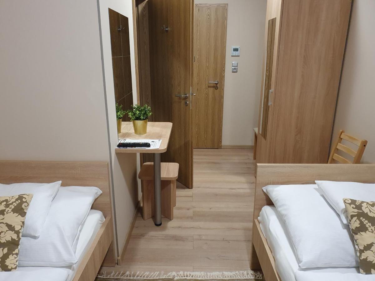 Platina Panzio*** Bed & Breakfast Ujhartyan Luaran gambar