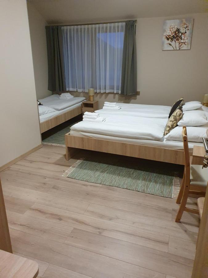 Platina Panzio*** Bed & Breakfast Ujhartyan Luaran gambar